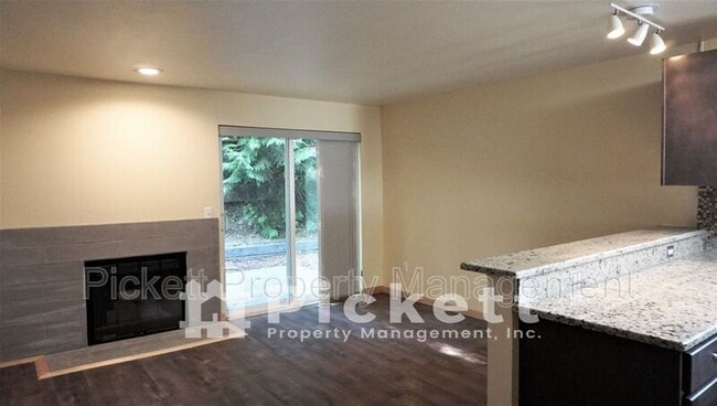 Building Photo - 1307 NW Slate Ln