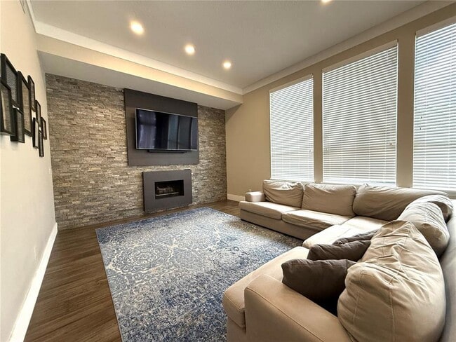 Building Photo - 2113 Grove Point Ln