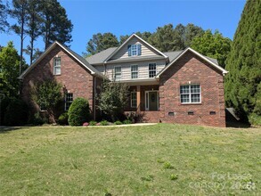 Building Photo - 364 Chuckwood Rd