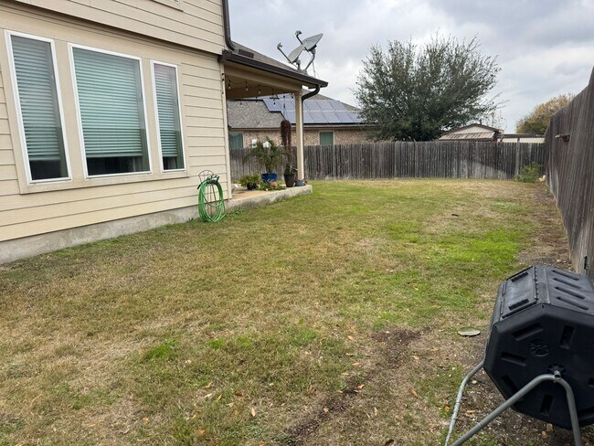 Building Photo - 517 Whittmen Ave