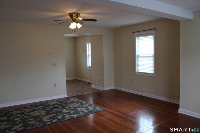 Building Photo - 6 Sunnyside E Rd Ext