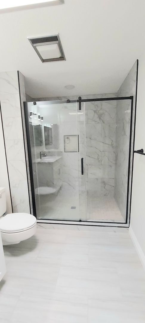 Building Photo - * UTILITIES INCLUDED * TOTALLY REMODELED 2X2