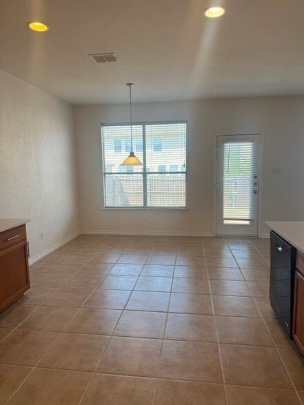 Building Photo - 2021 Brook Meadow Dr