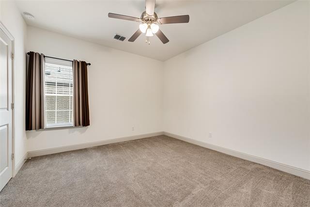 Building Photo - 335 Community Dr