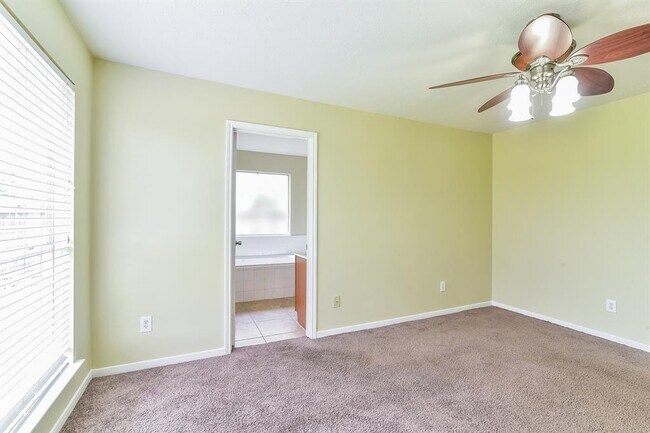 Building Photo - 22530 Heather Way Ct