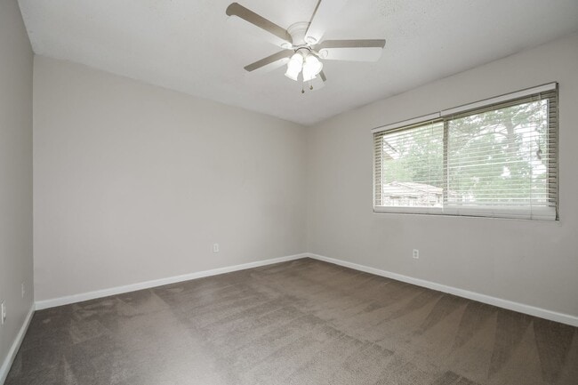 Building Photo - 2 bedroom / 1.5 bath Townhome ~ Hannahan, SC