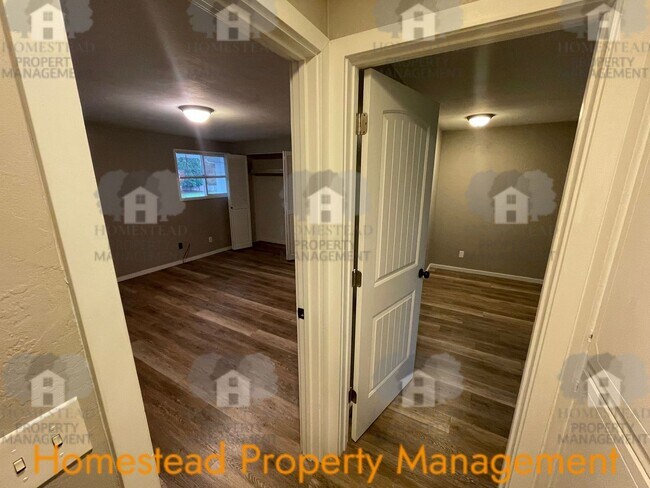 Building Photo - 661