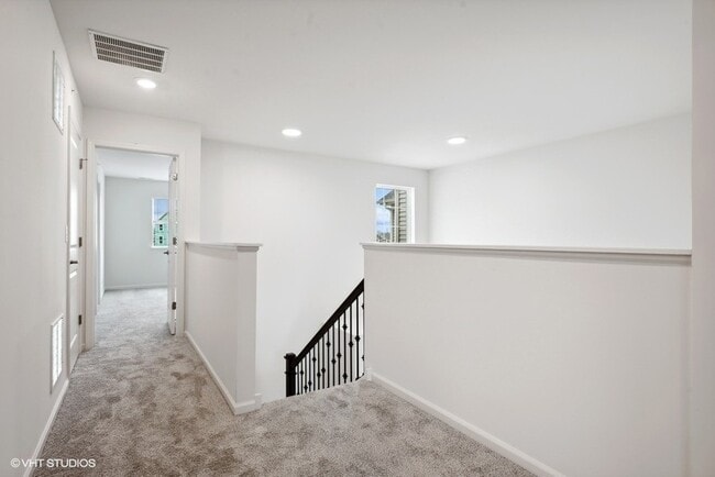 Building Photo - 1543 Kraft Ave