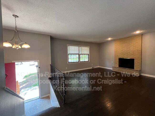 Building Photo - 6708 W 71st Terrace