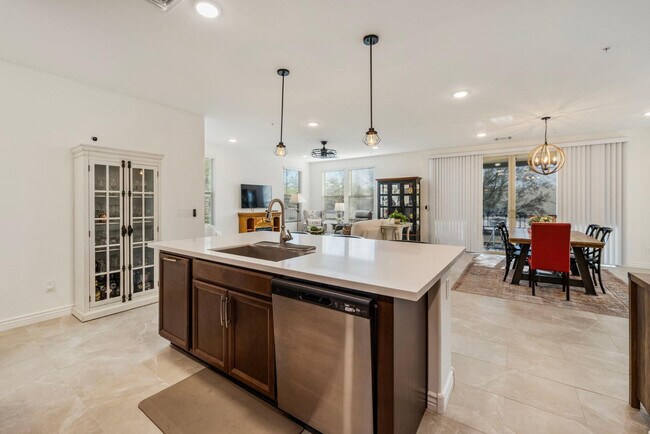 Building Photo - 5100 E Rancho Paloma Dr