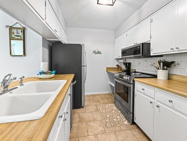 Building Photo - 113 N Myrtle Dr