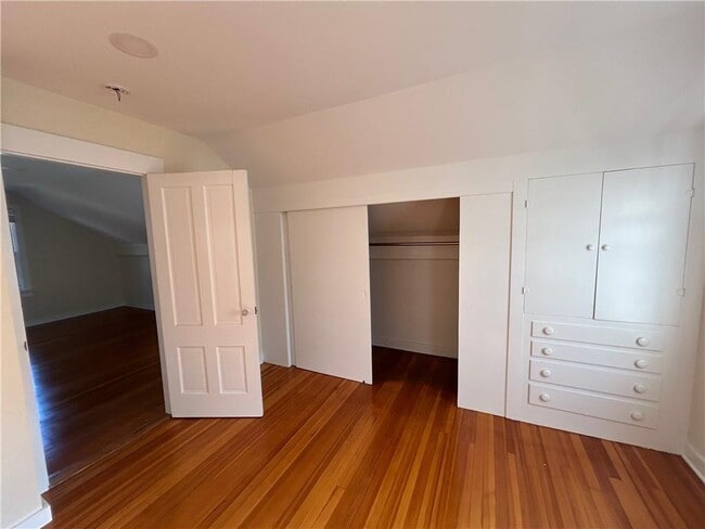 Building Photo - 39 Reynolds St