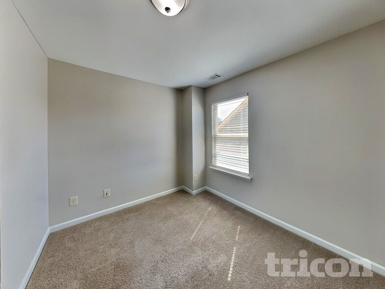 Building Photo - 17 Carriage Hls Dr SE