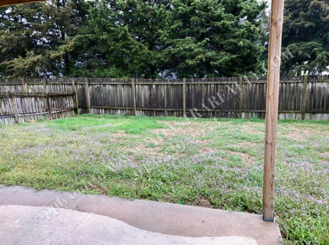 Building Photo - Beautiful 3 Bedroom Duplex in Olathe-Available NOW!!