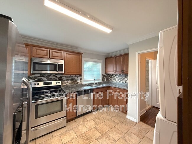 Building Photo - 516 Concordia Ave