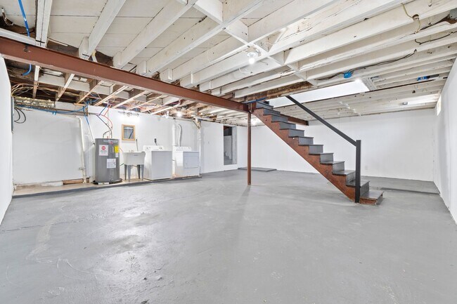 Building Photo - 813 N Kiowa St