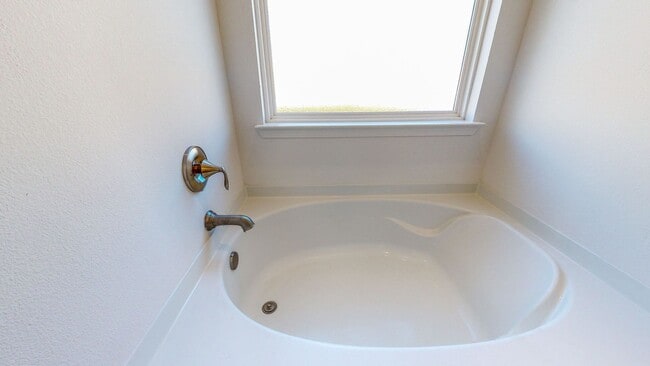 Building Photo - 4 Bedroom Home in Paradise Cove