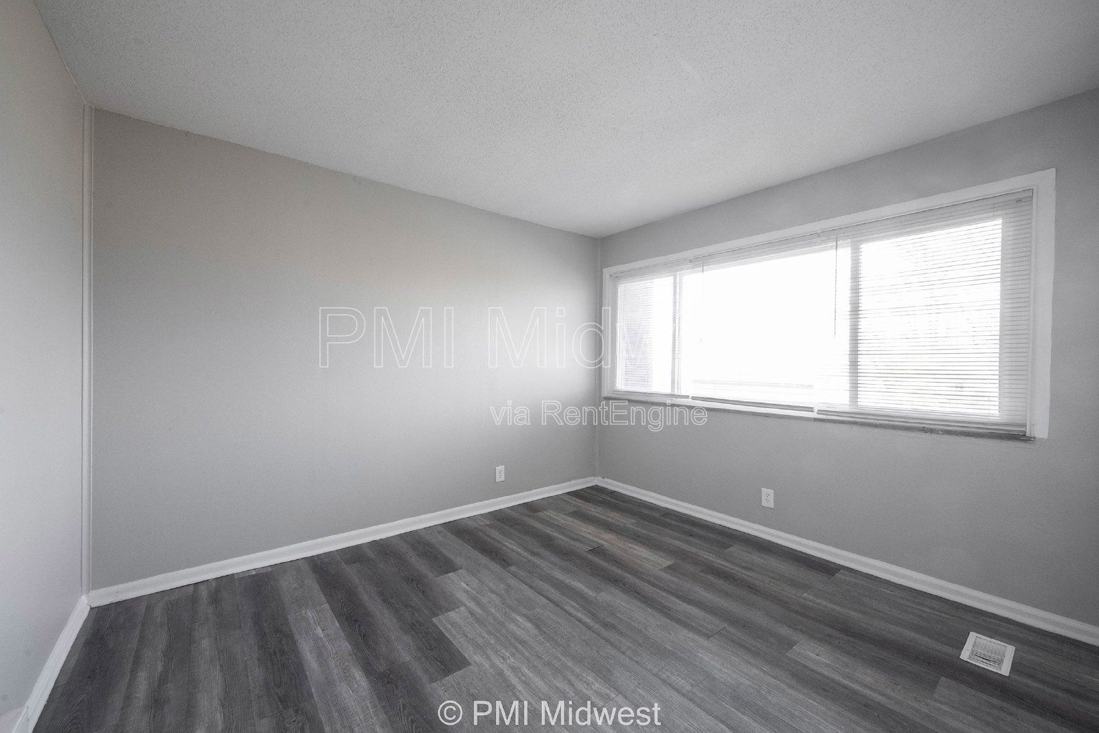 Building Photo - 6050 E 16th St