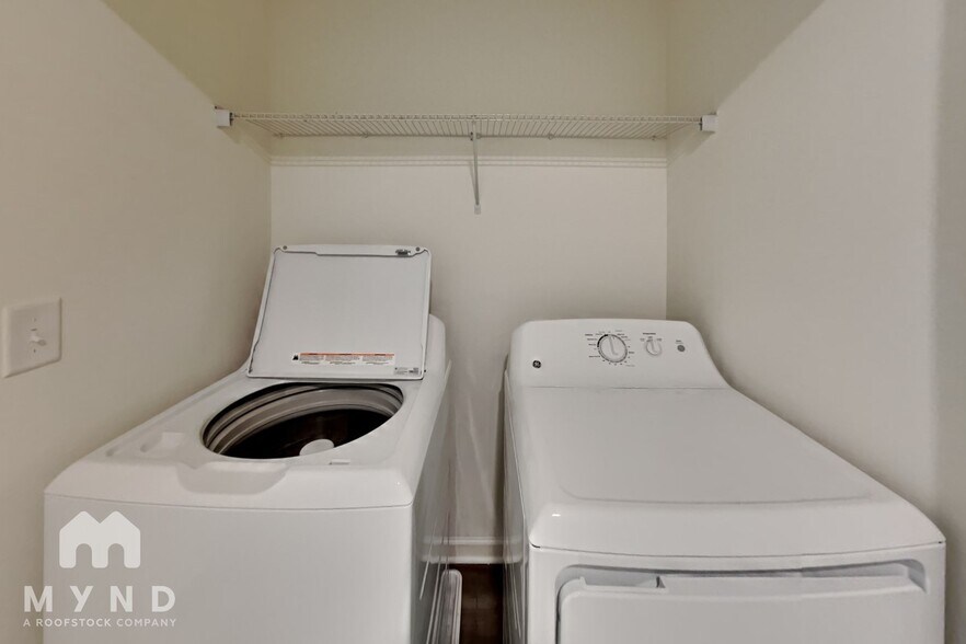 Building Photo - 2596 Coventry St SW