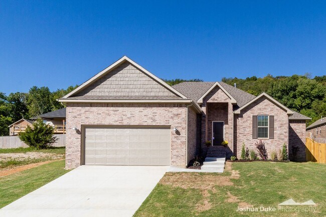 Primary Photo - 3 bedroom 2 bath modern style home minutes...