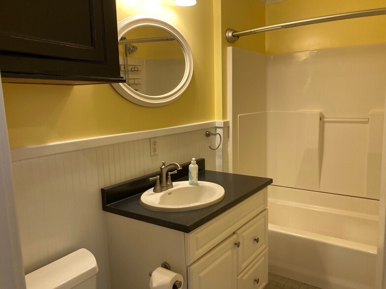 Building Photo - 325 Spring St