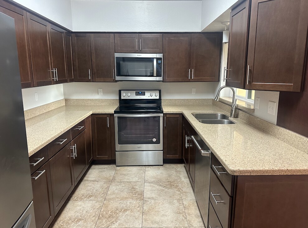 Building Photo - 5402 E Windsor Ave