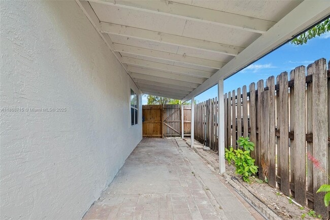Building Photo - 840 NW 39th St