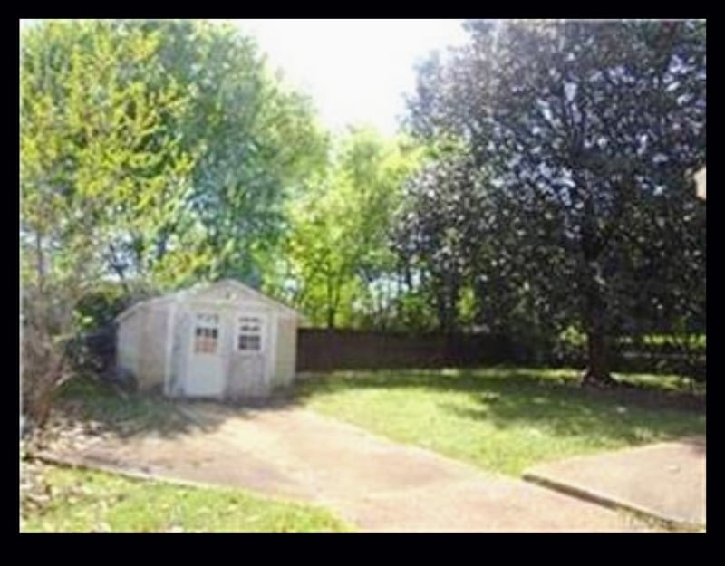 Building Photo - 2076 Midway St