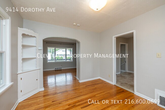 Building Photo - 9414 Dorothy Ave