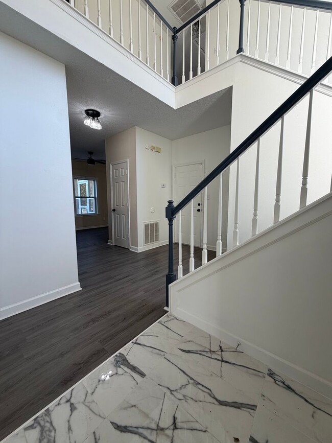 Building Photo - 3 bed | 2.5 bath | 2,630 sq ft