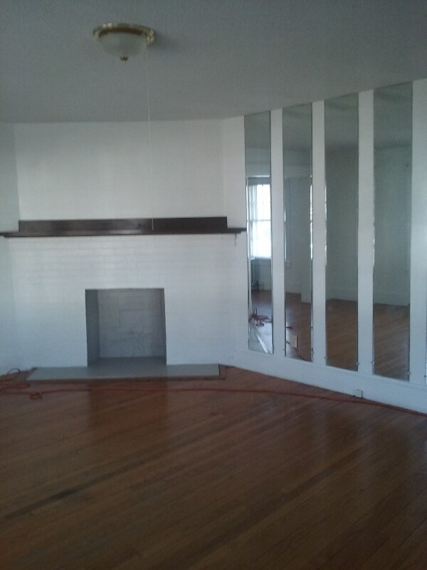 Building Photo - 197 Acorn St