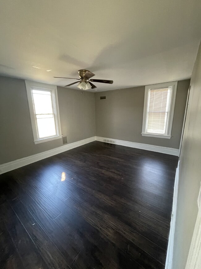 Building Photo - Amazing 3 bedroom in Central East McKeesport Location