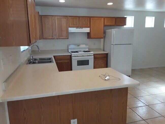 Building Photo - 5195 Shreve Ave