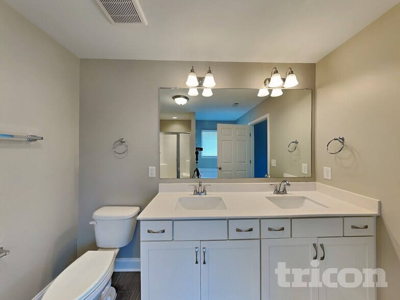 Building Photo - 1021 Laurelwood Dr