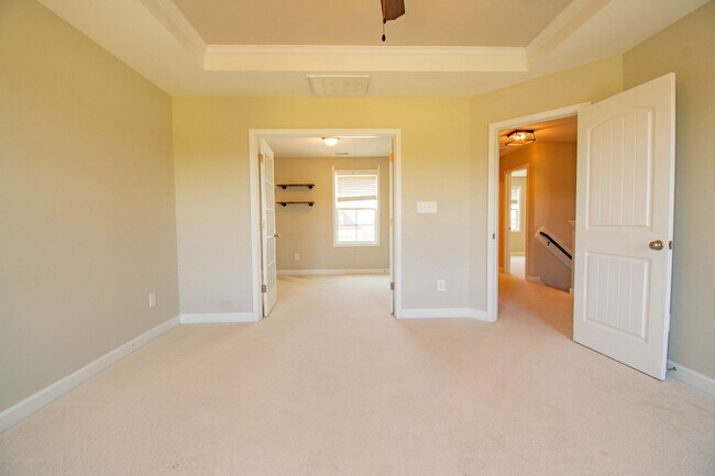 Building Photo - Available July 1! 4 Bedroom 2.5 Bathroom
