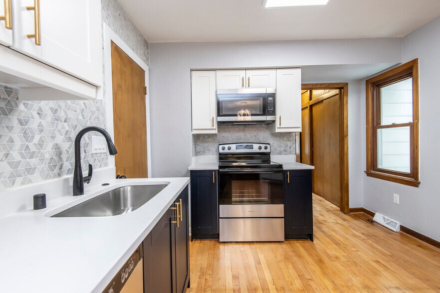 Building Photo - 3500 S Clement Ave