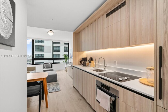 Building Photo - 225 N Miami Ave