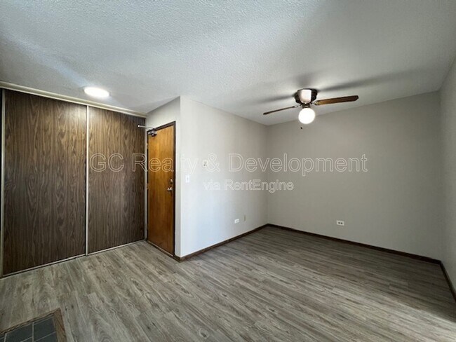 Building Photo - 7030 Barrington Ct