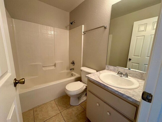 Building Photo - 609 Tamarin Ln