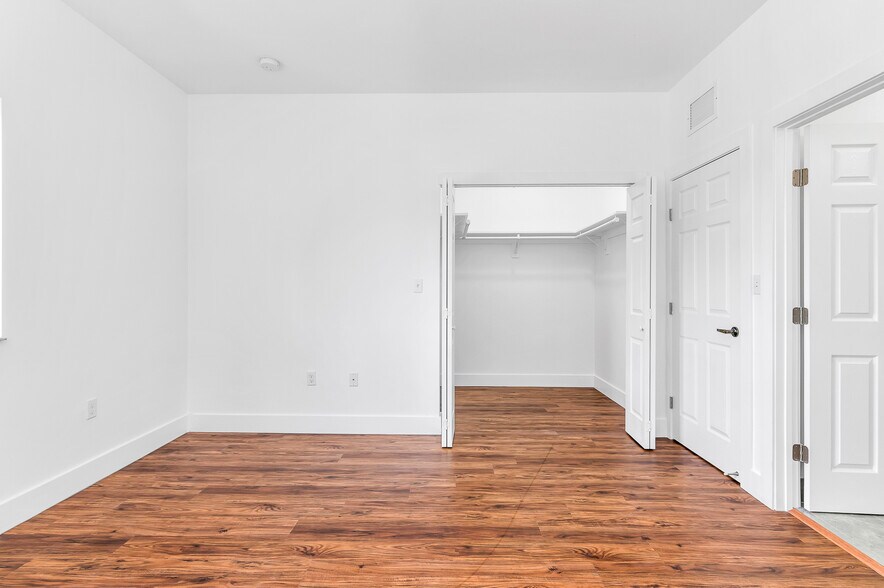 Building Photo - 785 SW 7th Ave