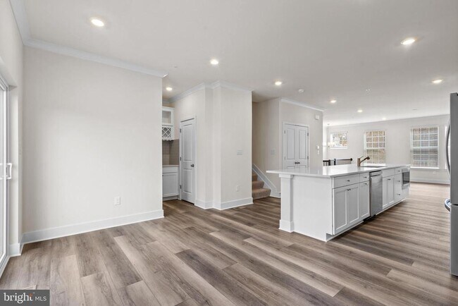 Building Photo - 516 Downswing Rd