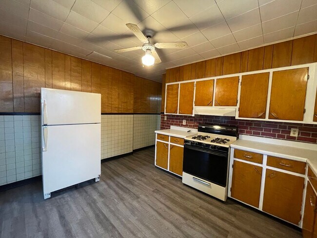 Building Photo - 2549 Elmwood St