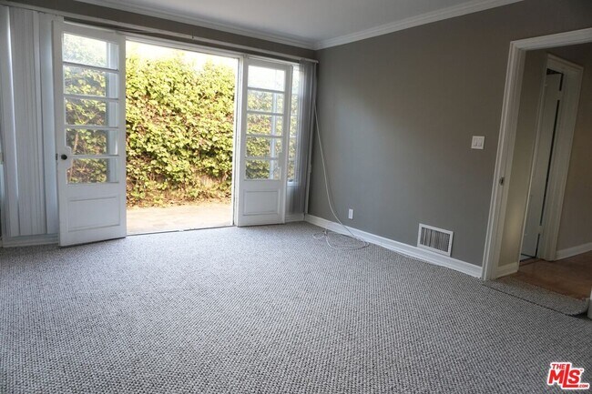 Building Photo - 951 Masselin Ave