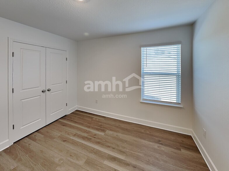 Building Photo - 2909 20th Ave W