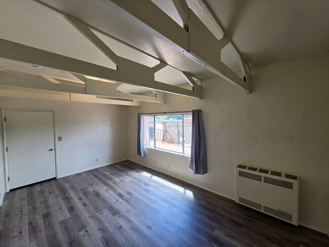 Building Photo - 16 E Birch Ave