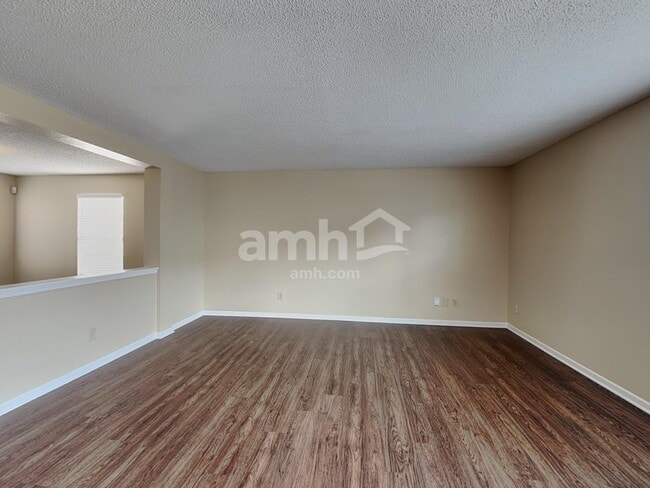 Building Photo - 10845 Albertson Dr