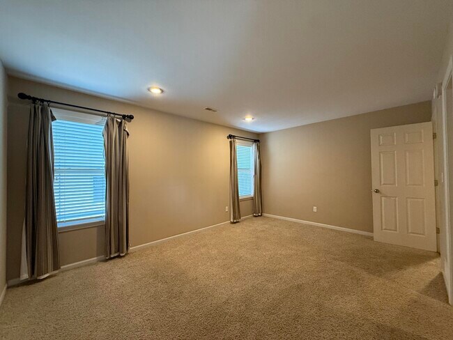 Building Photo - 405 S Village Cir