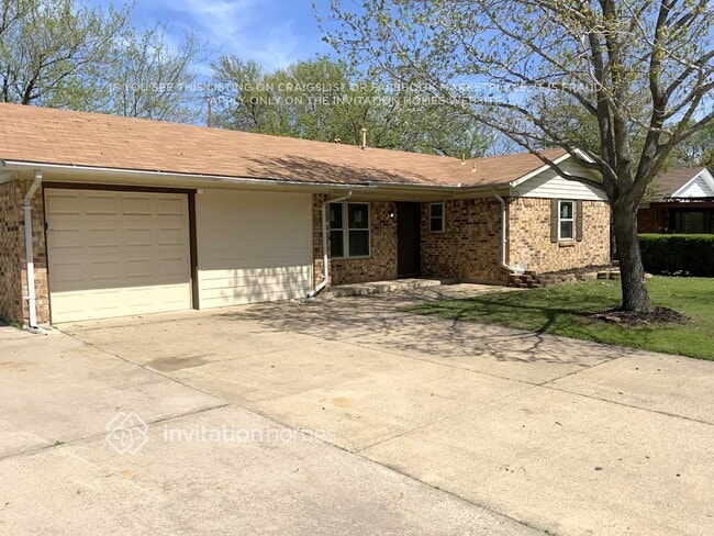 Building Photo - 3325 Hummingbird Ln