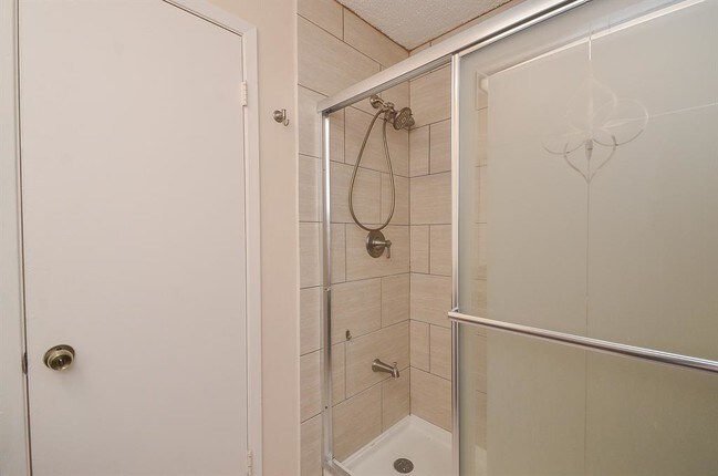 Building Photo - 2209 Bauer Dr