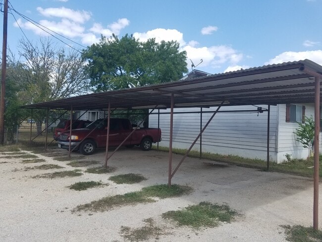 Building Photo - 1104 Hickory St